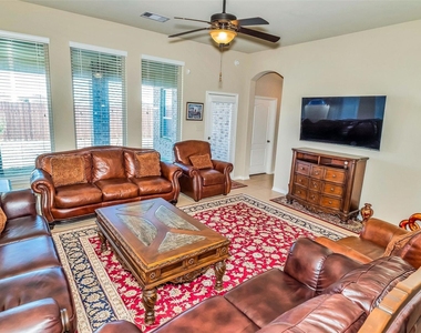 8807 Seguin Cove Lane - Photo Thumbnail 11