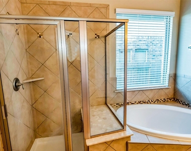 8807 Seguin Cove Lane - Photo Thumbnail 17