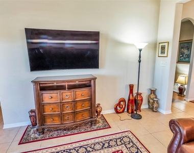 8807 Seguin Cove Lane - Photo Thumbnail 12