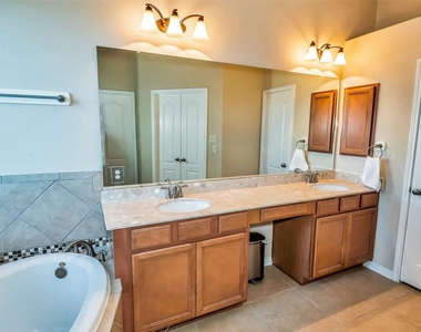 8807 Seguin Cove Lane - Photo Thumbnail 16