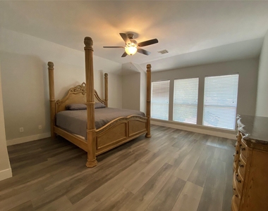 7 W Cottage Green Street - Photo Thumbnail 3