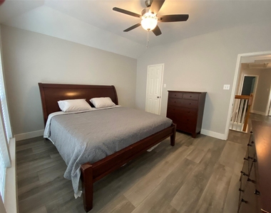 7 W Cottage Green Street - Photo Thumbnail 4