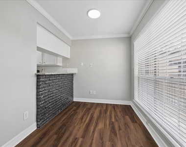 201 Emerson Street - Photo Thumbnail 4