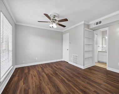 201 Emerson Street - Photo Thumbnail 3