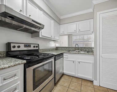 201 Emerson Street - Photo Thumbnail 8