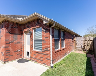 16123 Hitching Post Court - Photo Thumbnail 25