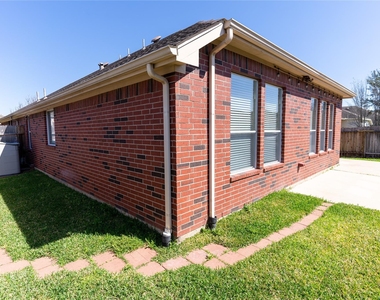 16123 Hitching Post Court - Photo Thumbnail 24