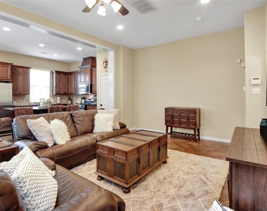 21 Cheswood Manor Drive - Photo Thumbnail 3