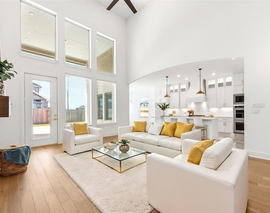 541 Sprigtail Drive - Photo Thumbnail 5