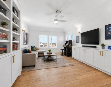 541 Sprigtail Drive - Photo Thumbnail 20