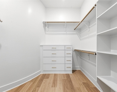 541 Sprigtail Drive - Photo Thumbnail 16