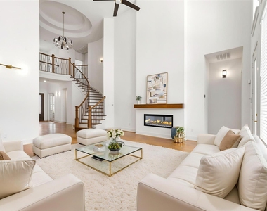 541 Sprigtail Drive - Photo Thumbnail 4