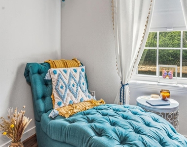 359 N Post Oak Lane - Photo Thumbnail 20