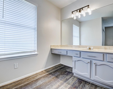 9842 Shell Rock Road - Photo Thumbnail 19