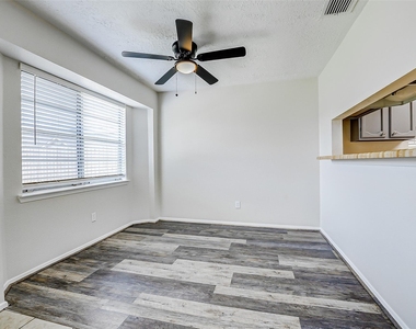 9842 Shell Rock Road - Photo Thumbnail 5