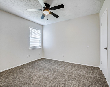 9842 Shell Rock Road - Photo Thumbnail 12