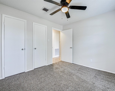 9842 Shell Rock Road - Photo Thumbnail 11