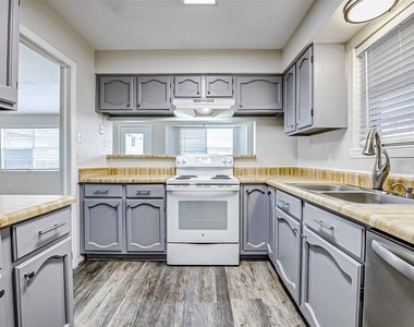 9842 Shell Rock Road - Photo Thumbnail 8