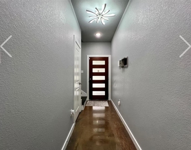 7925 Brandon St Street - Photo Thumbnail 7