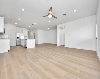 1238 Sandy Shore Ln - Photo Thumbnail 15