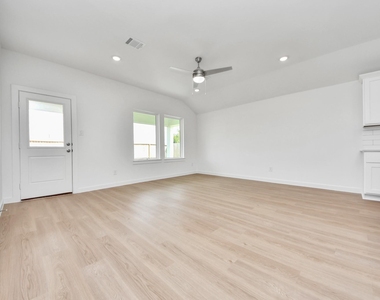1238 Sandy Shore Ln - Photo Thumbnail 17