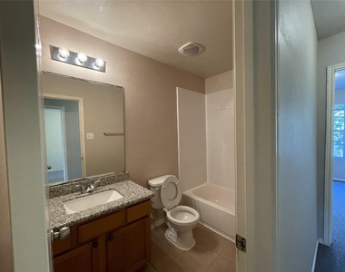 6119 Yorktown Meadow - Photo Thumbnail 9