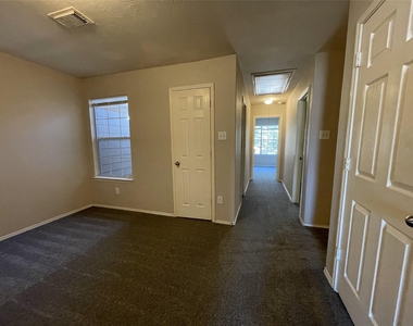 6119 Yorktown Meadow - Photo Thumbnail 6