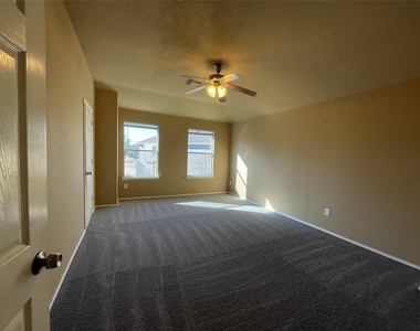6119 Yorktown Meadow - Photo Thumbnail 5
