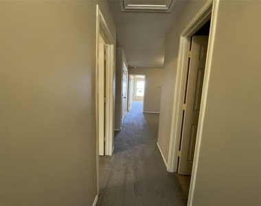 6119 Yorktown Meadow - Photo Thumbnail 8