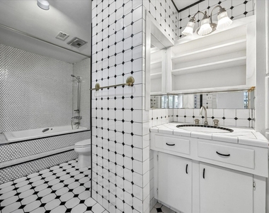 1120 E 7th 1/2 Street - Photo Thumbnail 12