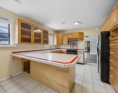1120 E 7th 1/2 Street - Photo Thumbnail 8