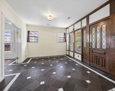 1120 E 7th 1/2 Street - Photo Thumbnail 2
