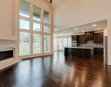 4006 Misty Waters Lane - Photo Thumbnail 11