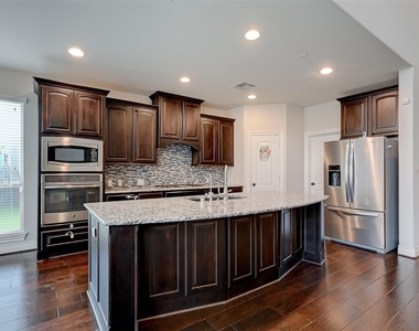 4006 Misty Waters Lane - Photo Thumbnail 12