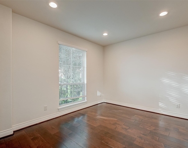 4006 Misty Waters Lane - Photo Thumbnail 5