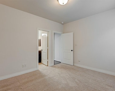 4006 Misty Waters Lane - Photo Thumbnail 18