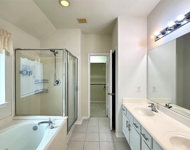 5610 Gaffney Lane - Photo Thumbnail 15