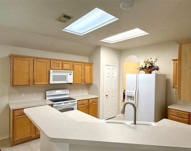5610 Gaffney Lane - Photo Thumbnail 9