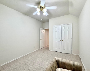 5610 Gaffney Lane - Photo Thumbnail 22
