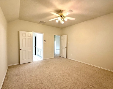 5610 Gaffney Lane - Photo Thumbnail 14