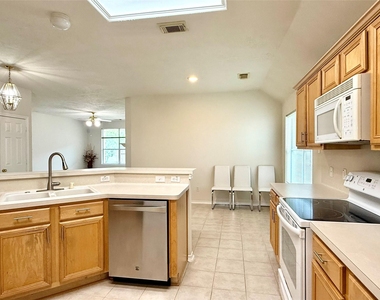 5610 Gaffney Lane - Photo Thumbnail 8