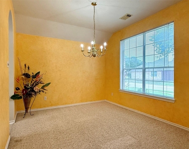 5610 Gaffney Lane - Photo Thumbnail 4