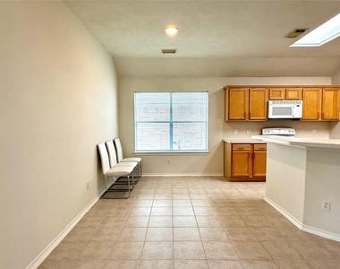 5610 Gaffney Lane - Photo Thumbnail 10