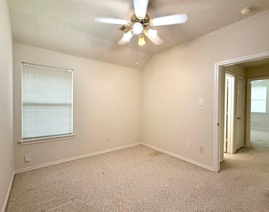 5610 Gaffney Lane - Photo Thumbnail 17