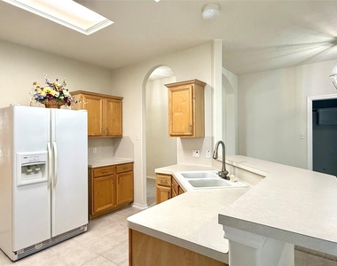 5610 Gaffney Lane - Photo Thumbnail 7