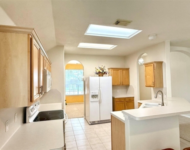5610 Gaffney Lane - Photo Thumbnail 6
