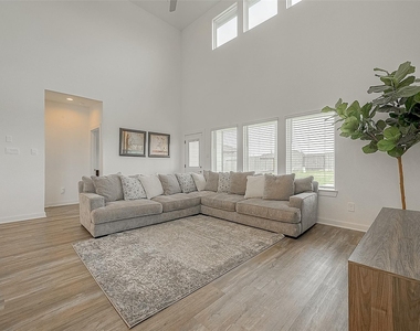 22502 Modica Rift Lane - Photo Thumbnail 4