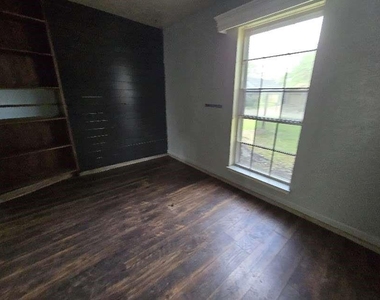 1307 Cactus Street - Photo Thumbnail 7