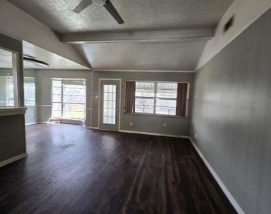 1307 Cactus Street - Photo Thumbnail 12