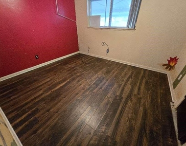 1307 Cactus Street - Photo Thumbnail 8